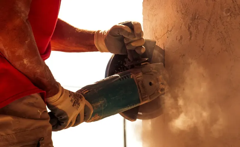 Lavorazione in un cantiere di Costruendo