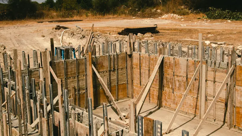 Nuova piscina in costruzione, foto 1 di 4